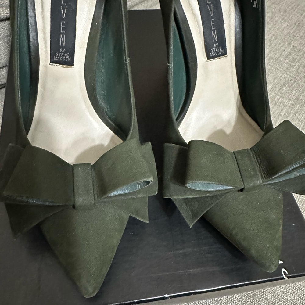 Olive Steve Madden heels with bows - Picture 4 of 9